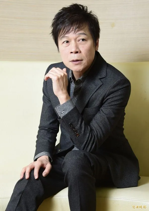 洪荣宏 (Chris Hung) 唱片封面