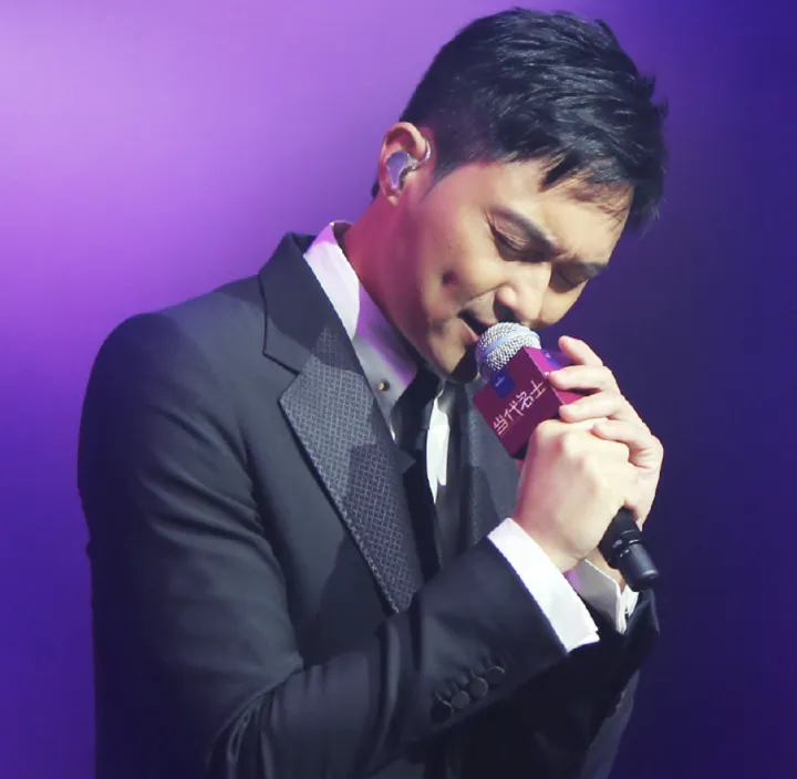 Julian Cheung (张智霖) album cover